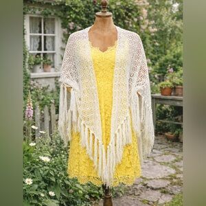 Vintage 1960’s / 1970’s White Fringe Shawl